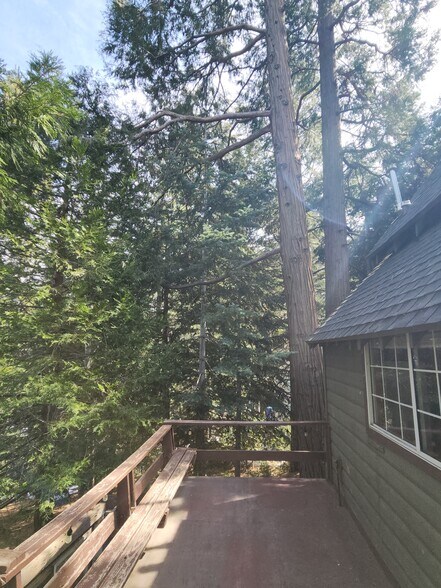 Building Photo - 865 Bear Springs Rd