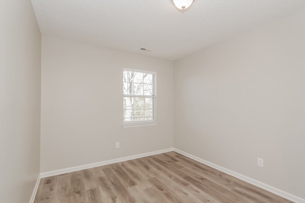 Building Photo - 5013 Farmview Dr