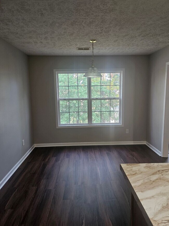 Building Photo - 44 Ginkgo Ct