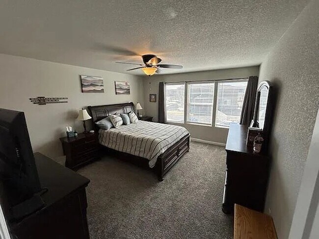 Building Photo - 3 Bed | 2.5 Bath | A/C | Fenced Yard | Near Military Bases