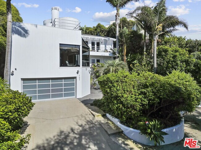 Building Photo - 31833 W Sea Level Dr