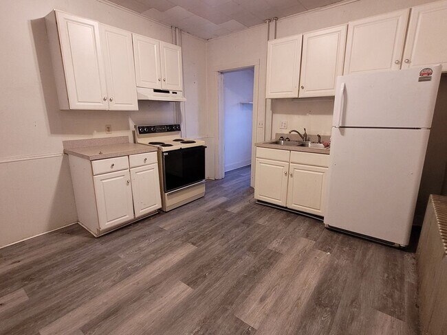 Building Photo - 40 N Chestnut St