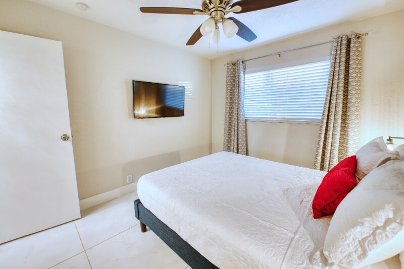 Building Photo - 2659 E Vegas Valley Dr