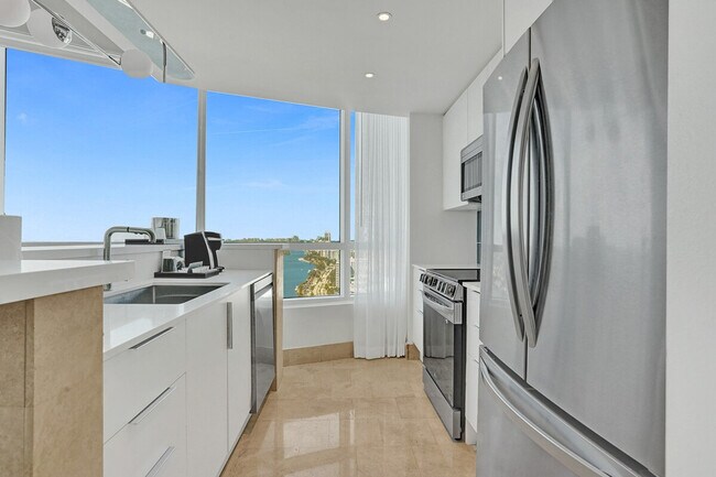 Building Photo - 4401 Collins Ave