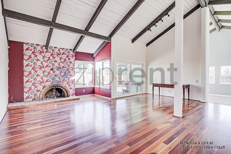 Building Photo - 770 Silver Cloud St