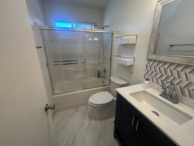 Building Photo - 40067 Villa Moura Dr