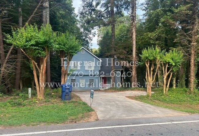 Building Photo - Spacious 3 bedroom Home with Versatile Liv...