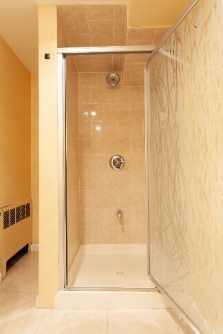 Building Photo - 321 W Valley Stream Blvd