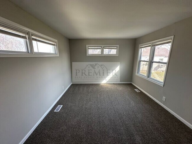 Building Photo - 184 W North St