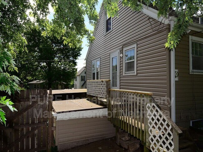 Building Photo - 2108 S 46th St