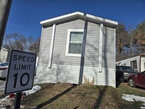 Building Photo - 165 Skyline Dr