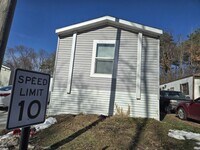 Building Photo - 165 Skyline Dr