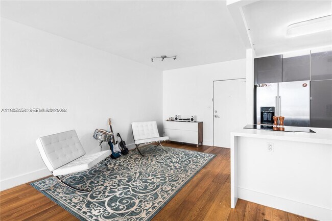 Building Photo - 7441 Wayne Ave