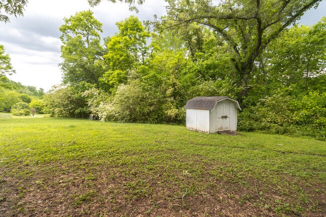 Building Photo - 513 Benton Cir
