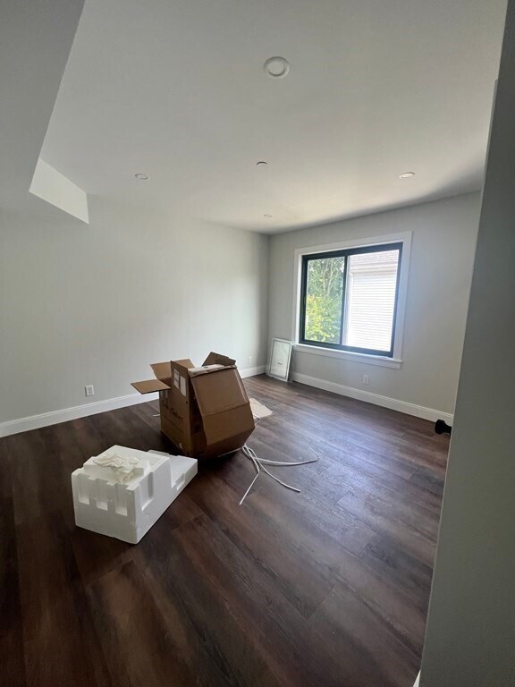 Building Photo - 25 Atkins St