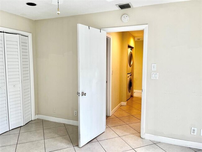 Building Photo - 8149 Lagos De Campo Blvd