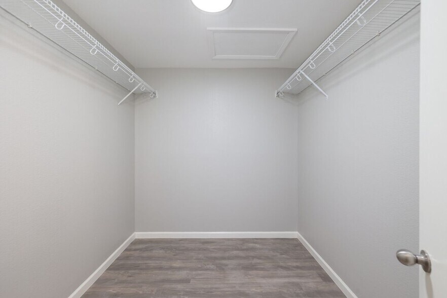 Building Photo - 25130 Longbranch Run
