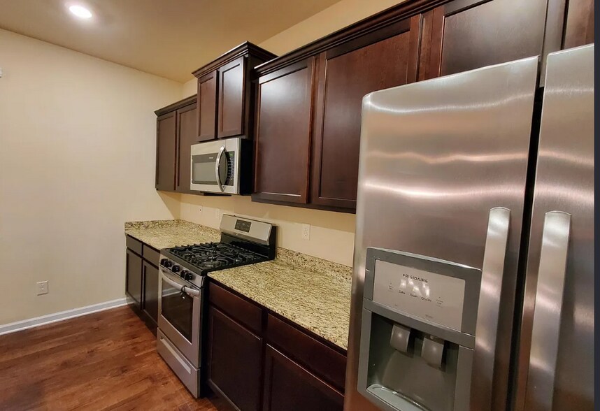 Building Photo - 79 Meadowlark Way
