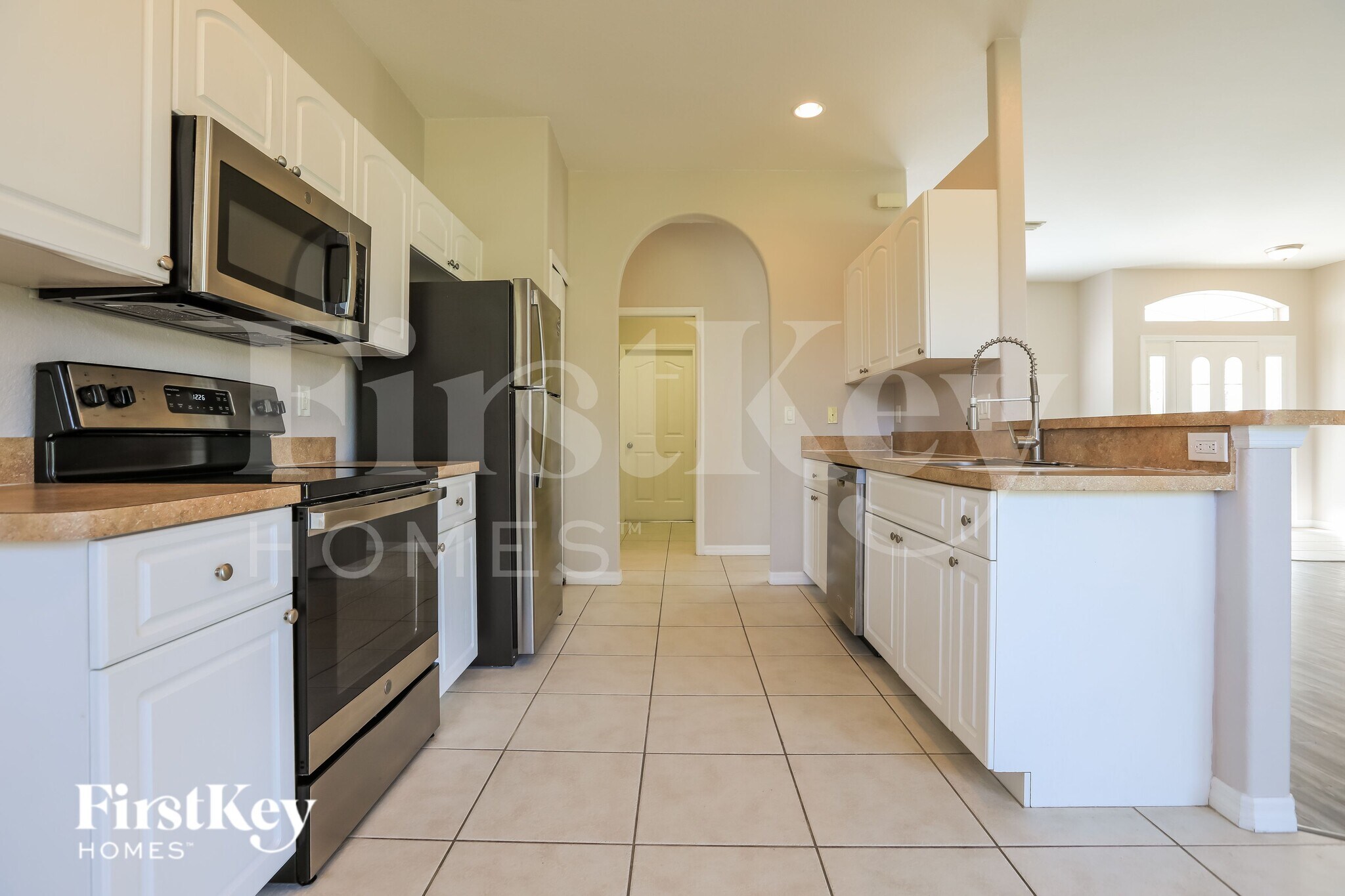 Building Photo - 2474 Saybrook Ave