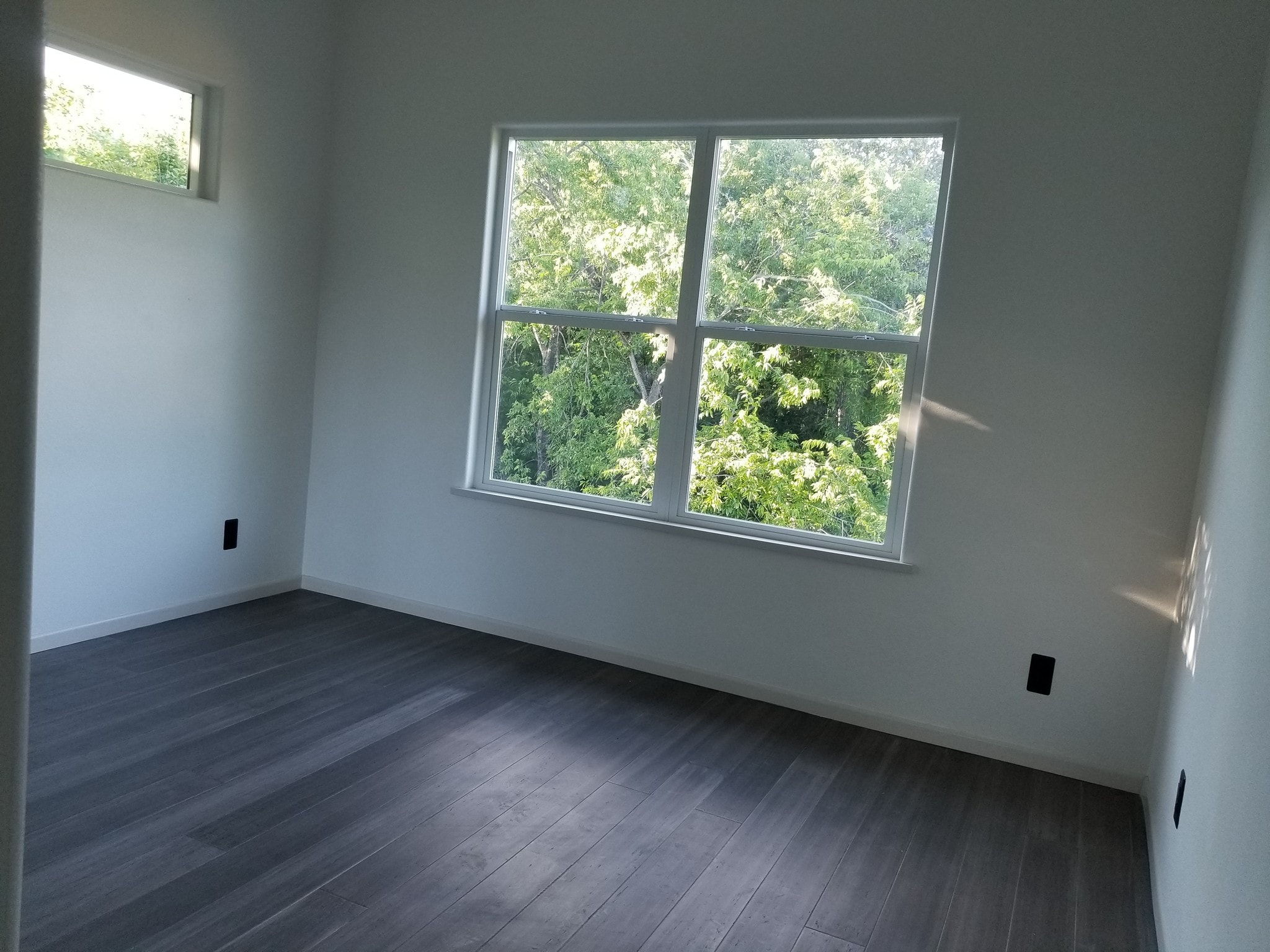 Upper Unit BR2 - 1008 E 49th St