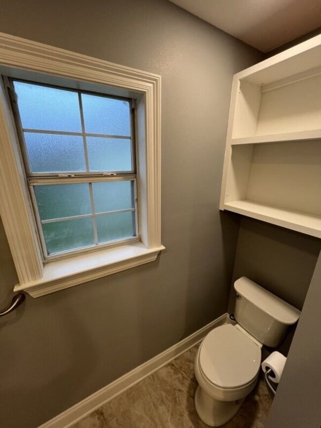 Building Photo - Must See!  Trendy 3 bedroom, 2 bath home i...