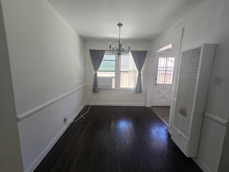 Building Photo - 12811 Oxnard St