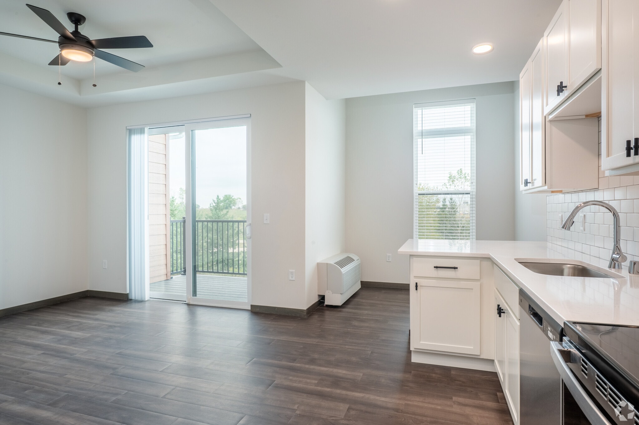 Studio, 1BA - 611SF - Kitchen, Living Room - Residences at DeForest Yards