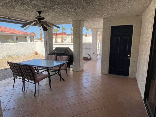 Building Photo - Desirable Windsor Beach Condo! Unfurnished...