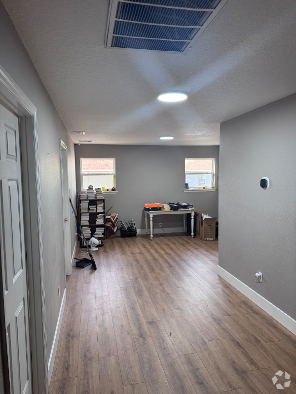 Building Photo - 15531 Carina Dr