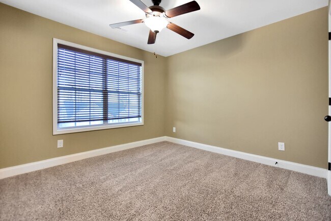 Building Photo - Pet Friendly Four Bedroom!