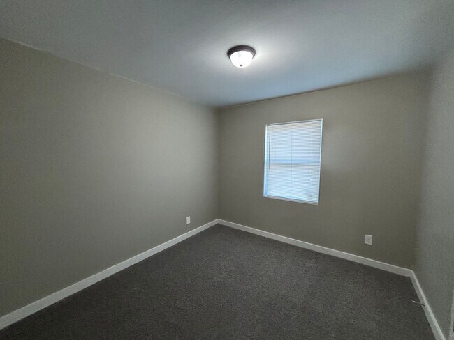 Building Photo - 3546 Debby Dr