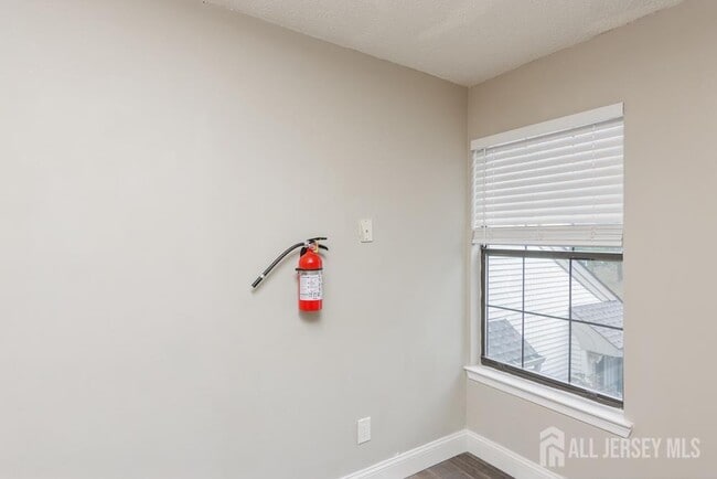 Building Photo - 208 Sunshine Ct