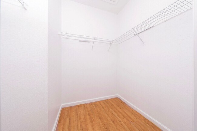 Building Photo - Welcome to this beautifully laid-out 2-bed...