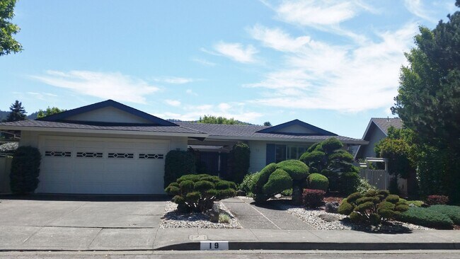 Primary Photo - Lovely Home in Oakmont Senior community 55...