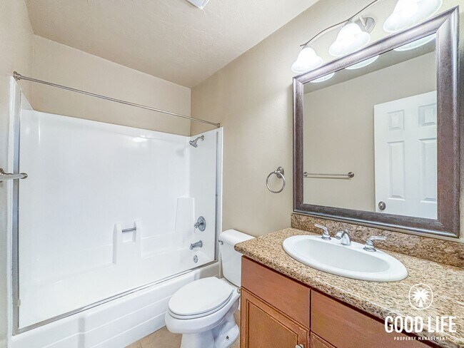 Building Photo - SD: Charming 2BD/1BA 2nd Floor Condo in El Cajon W/ A/C Unit, W/D, & 2 Reserved Parking Spots!