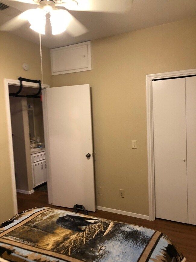 Building Photo - Cottonwood