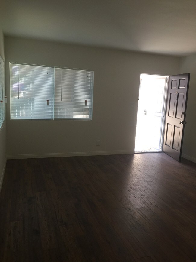 Building Photo - 48 S Parkwood Ave
