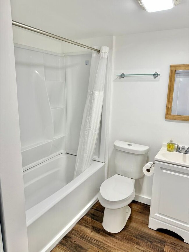 Building Photo - Beautifully Updated Modern Farmhouse 3 bed...