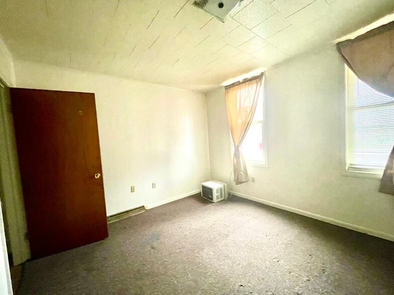 Bedroom - 219 Chestnut St