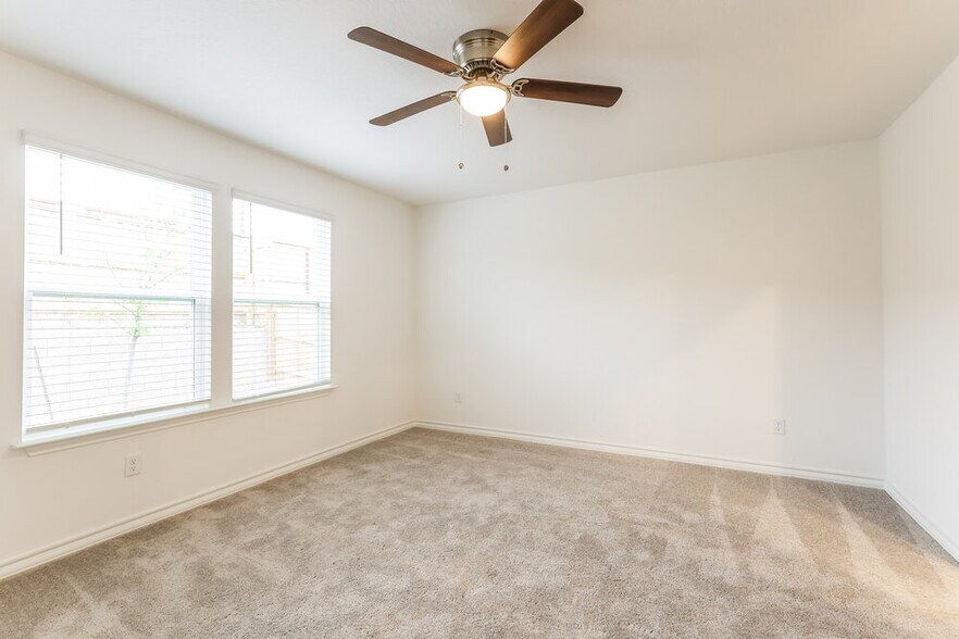 Building Photo - 10315 Monte Carmel Pl