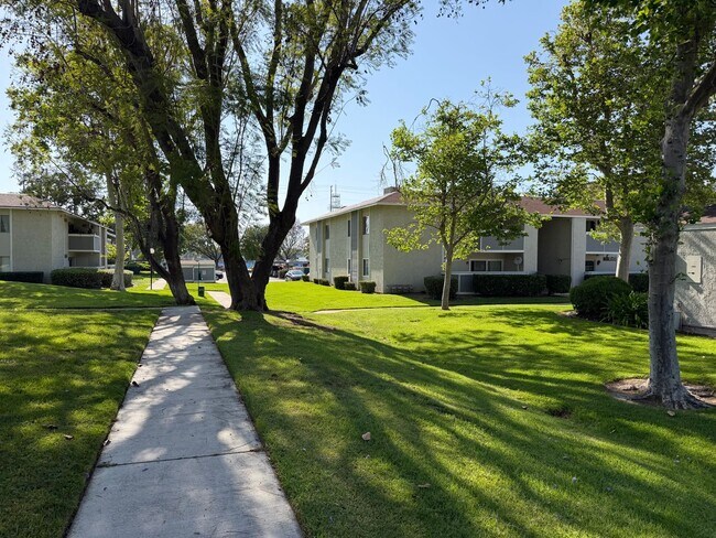 Building Photo - Half off first months Rent. Large 2 Bedroom Redlands Condo Unit Available Now!