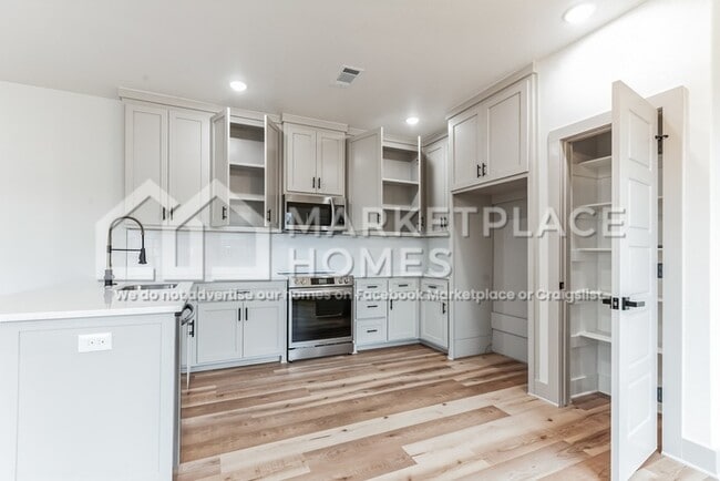 Building Photo - 1000 Clayton Rd