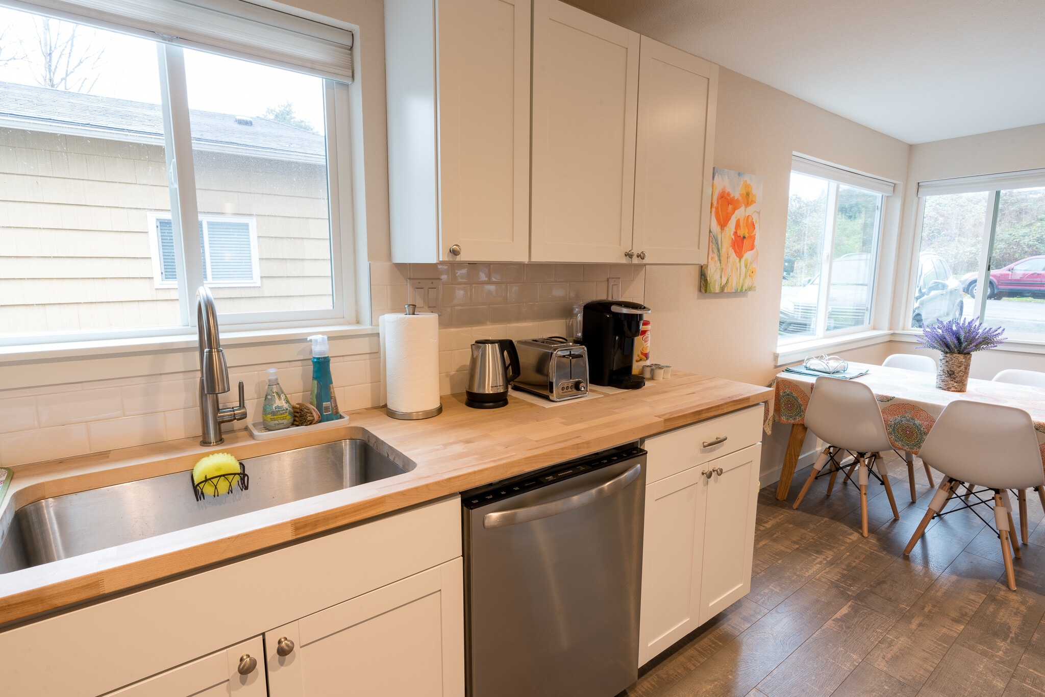 Building Photo - 8985 SW Center St