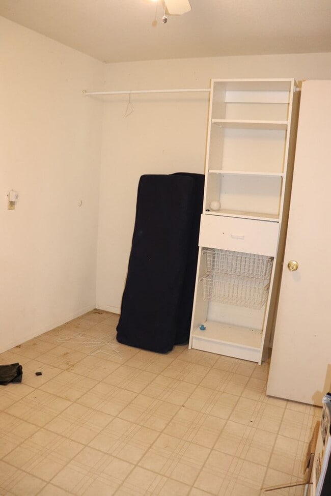 Building Photo - Spacious ALPINE 3 Bedroom 2.5 Bath 2 Story on a Cul De Sac