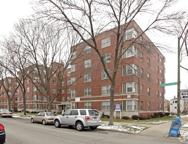 2600 W Berwyn Avenue - 2600 W Berwyn Ave