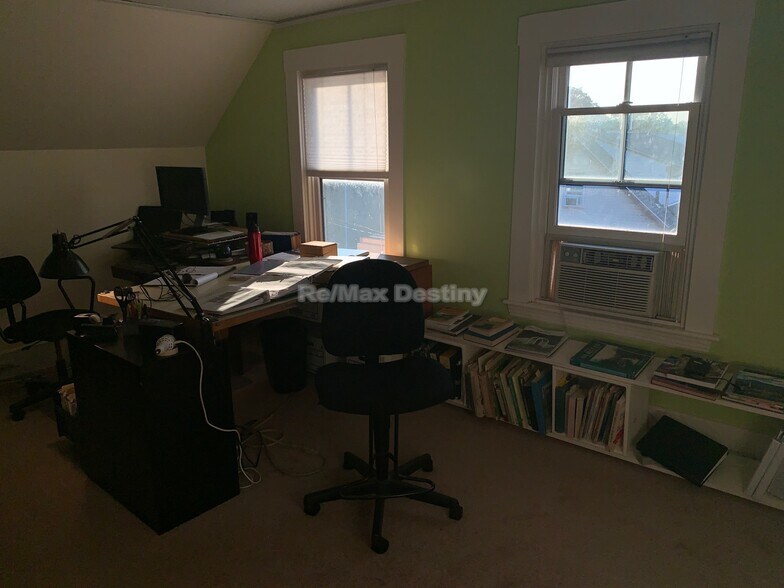 Building Photo - 8 Franklin St