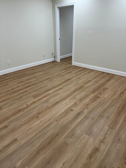 Building Photo - 6935 Old Valley School Rd