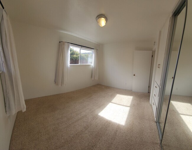 Building Photo - 550 Piney Way