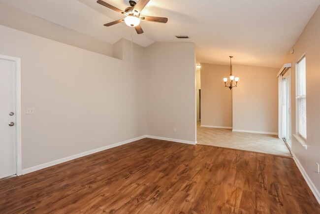 Building Photo - 2513 Townsquare Dr