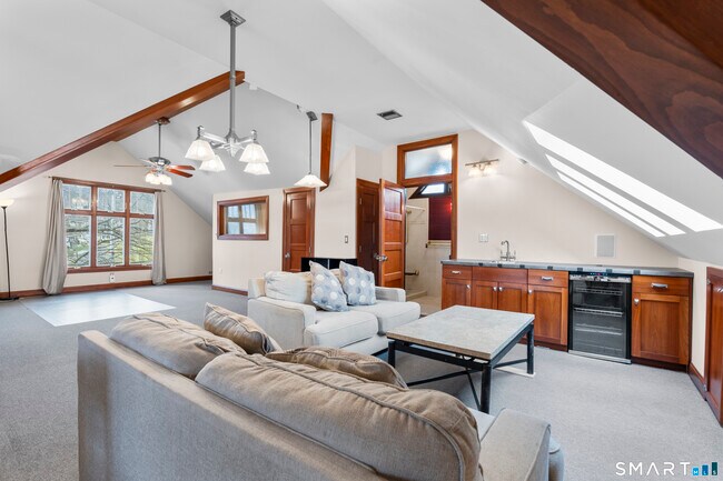 Building Photo - 105 Howe Ave